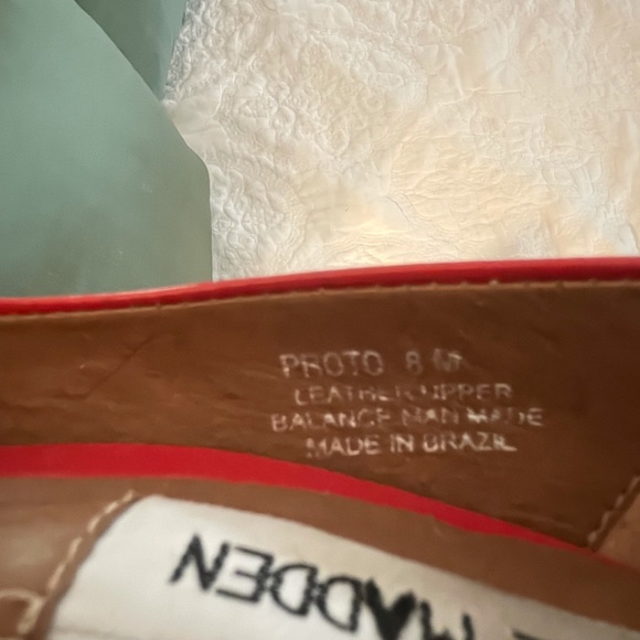 HOT red heels with a sharp toe - Picture 3 of 4